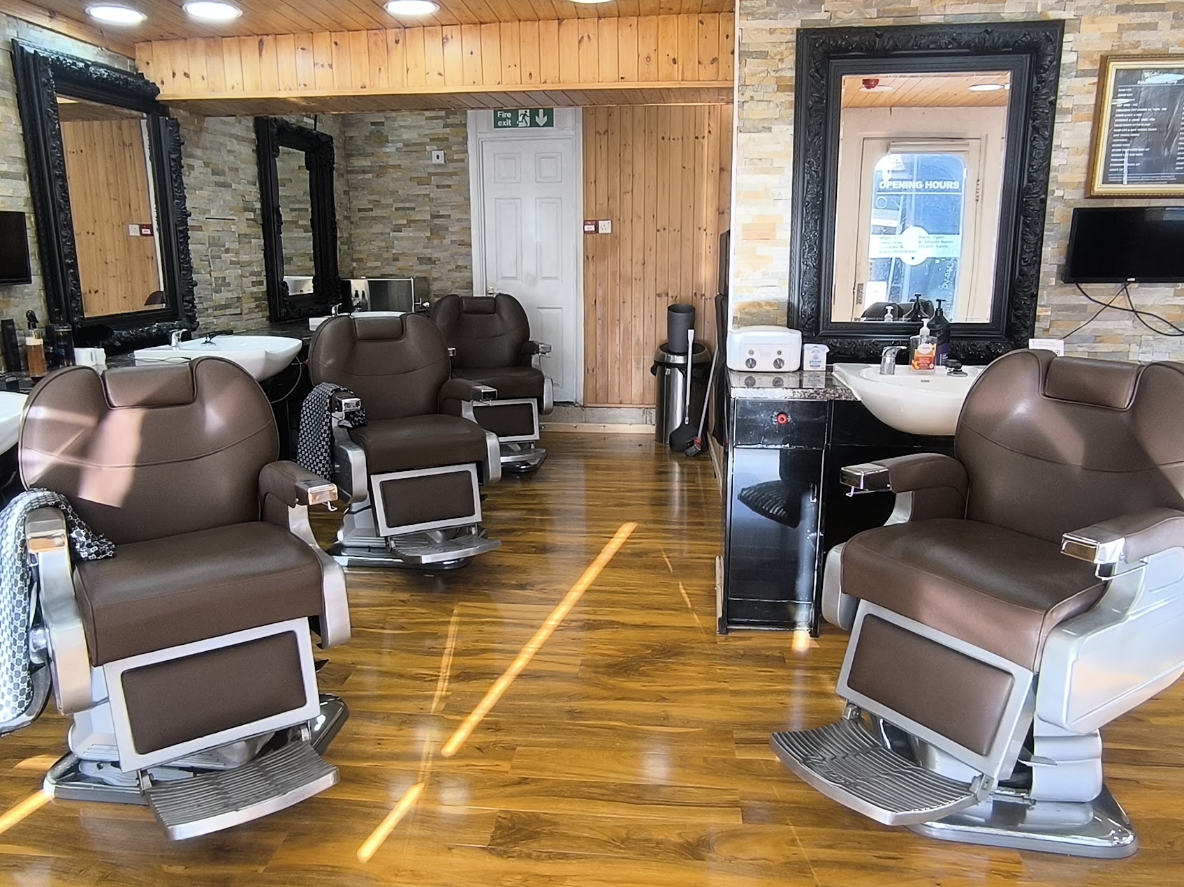 Dylan's Barber interior